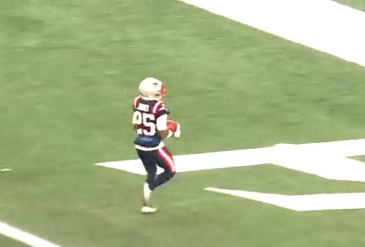 Da Jones victoria clave a Patriotas sobre Jets