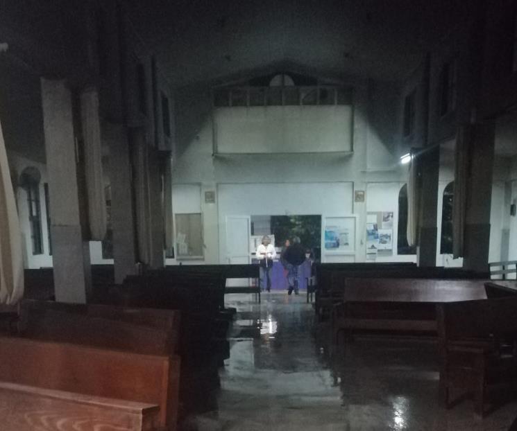 Investigan incendio en parroquia católica