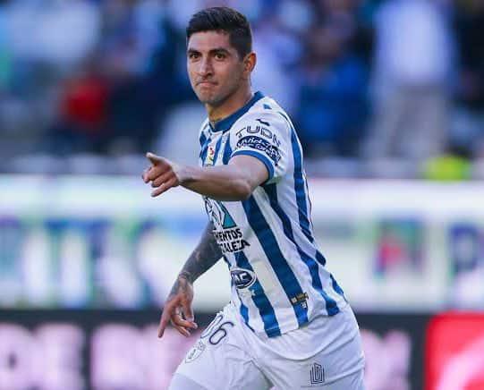 Se acerca Rayados al fichaje de Víctor Guzmán