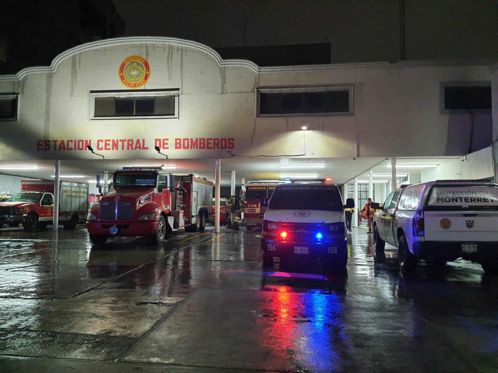 Ante el incremento de las bajas temperaturas en la zona metropolitana, esta madrugada, personal de la Secretaria de Seguridad Pública de Monterrey, traslado a 8 personas en condiciones de calle a un albergue