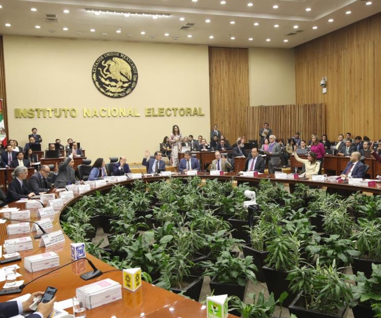 Inviable congelar 10 años a exconsejeros del INE