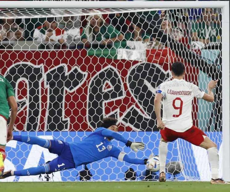 Siente Lewandowski dolor por fallar penal ante México