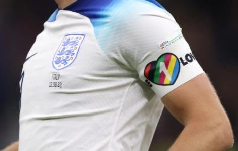 Brazaletes One Love se agotan pese a veto de FIFA