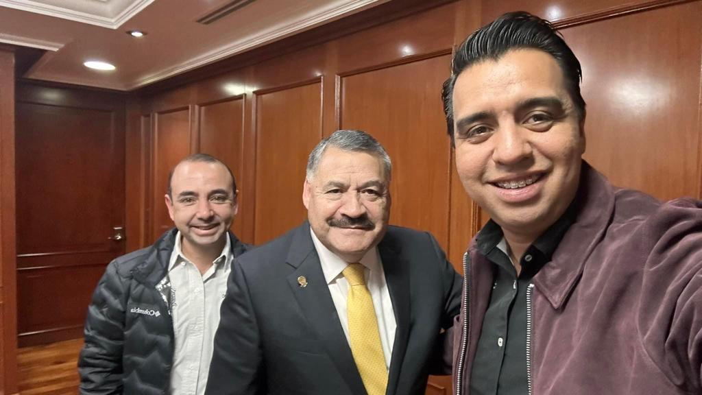 Acuerdan SC y UANL sistema de becas directas