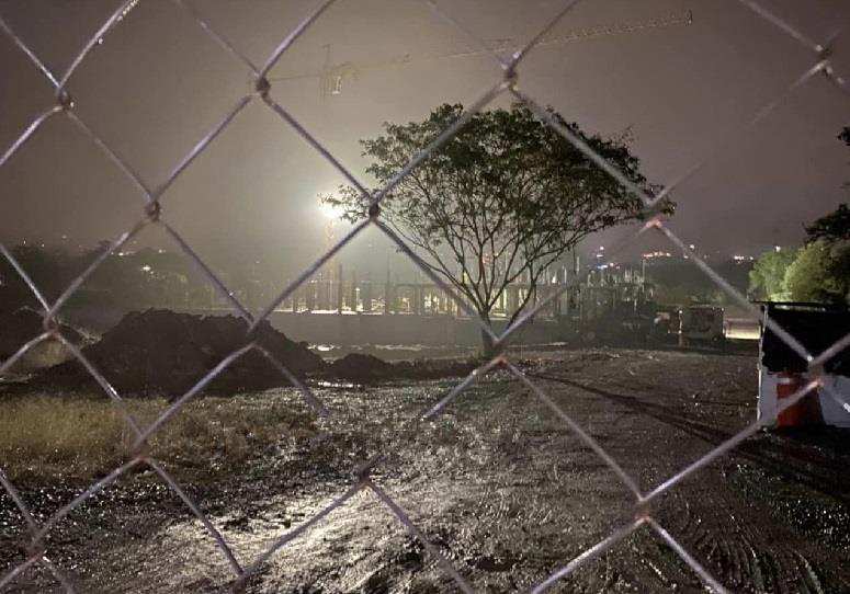 Colapsa loza de concreto en Santiago