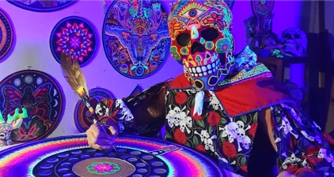 La obra de Cilau Valadez, en la 3° bienal de arte huichol