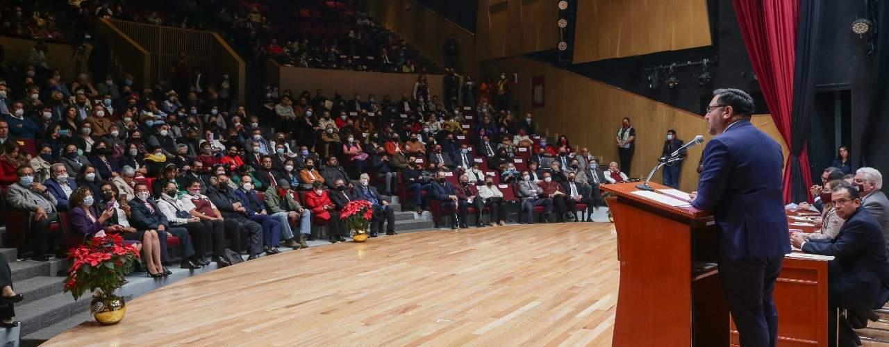 IPN y docentes continúan creciendo para transformar al país IPN y docentes continúan creciendo para transformar al país