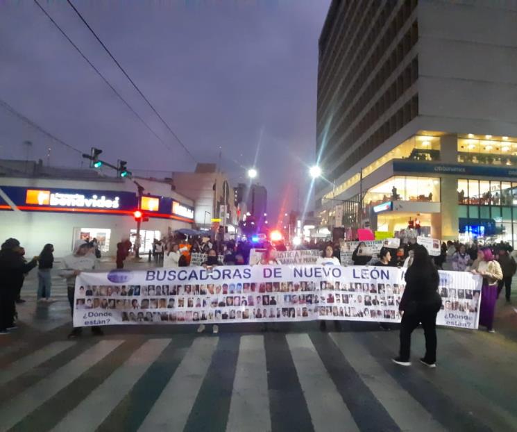Marchan por Día Internacional de Eliminación de Violencia