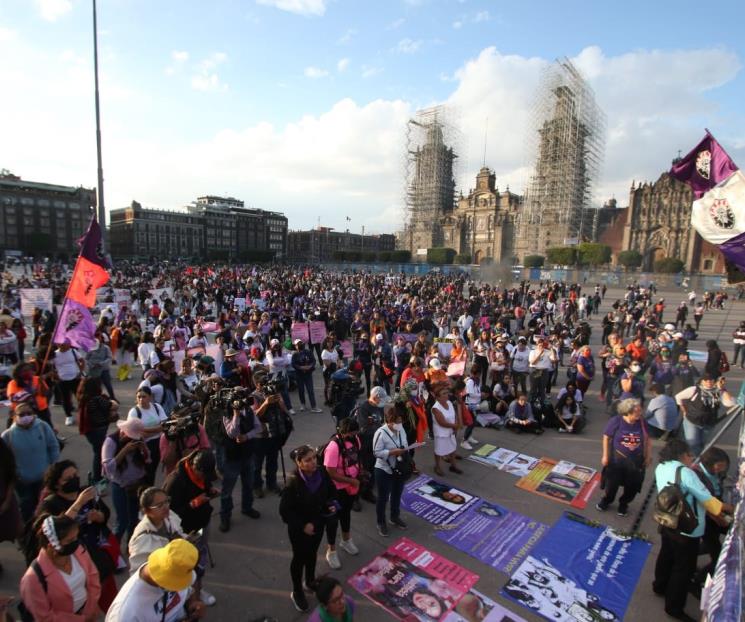 Reportan 3 mil personas en marcha pacífica por el 25N