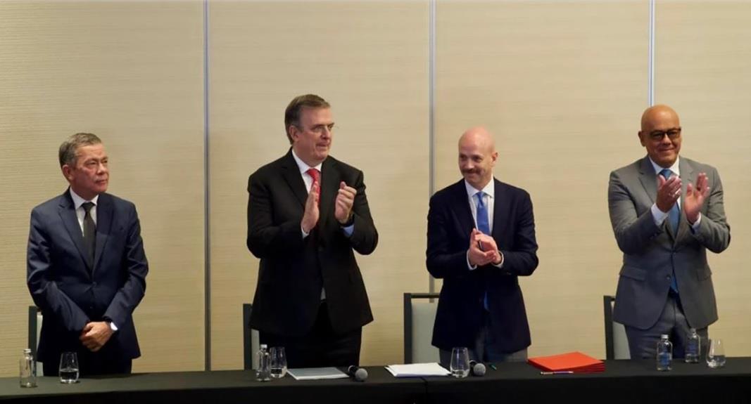 Reanudan diálogos oposición y gobierno