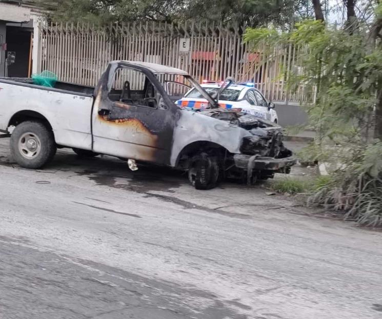 Acaba incendio con camioneta