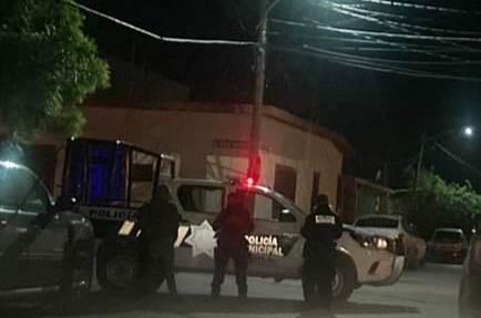 Amigo celoso balea auto del novio de su amiga