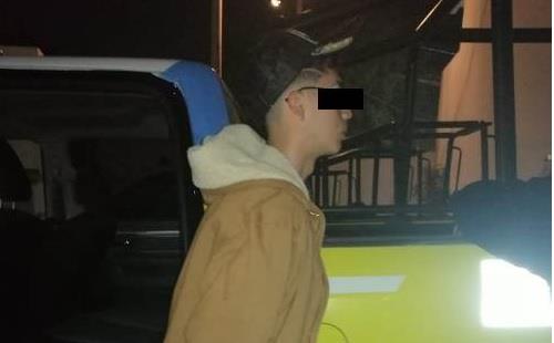 Caen menores con arma y droga