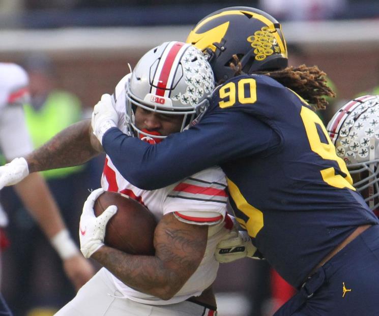 Se impone Michigan a Ohio State en la NCAA