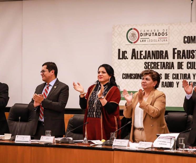 No nos van a poner en contra de Del Toro: Alejandra Frausto