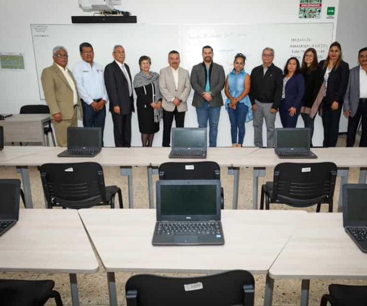 Inaugura la Sección 21 aula de cómputo escolar