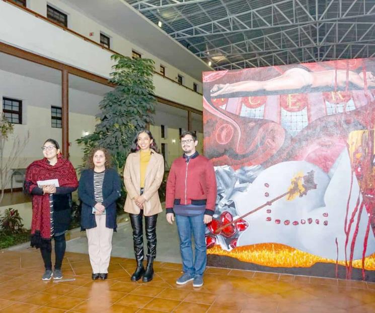 Plasma crítica sobre la violencia contra la mujer en mural