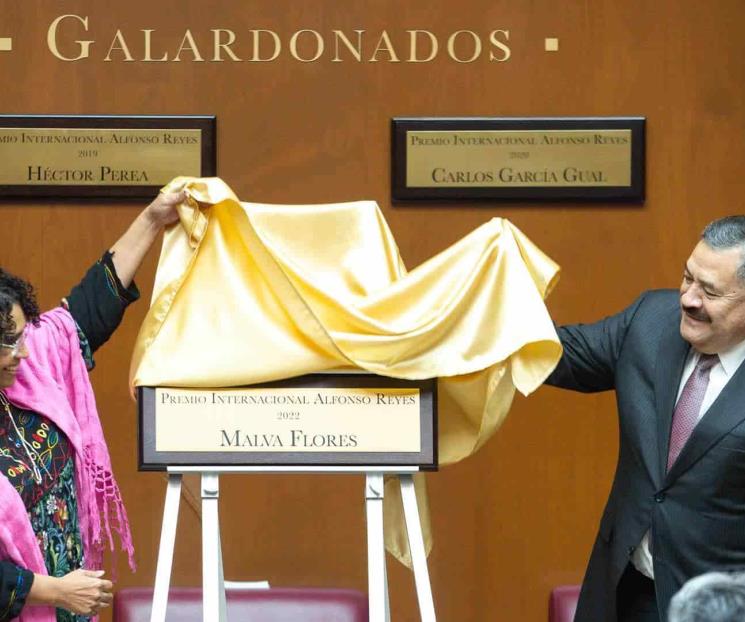 Entregan Premio Internacional Alfonso Reyes a Malva Flores