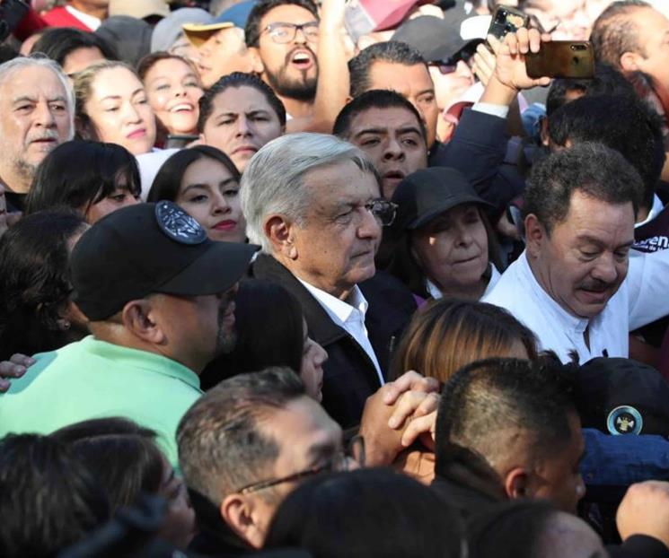PRD denuncia a AMLO por uso de recursos para acarreo