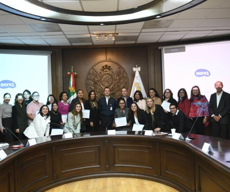 Se gradúan regias en el programa “Mujer Desarrolla Software”