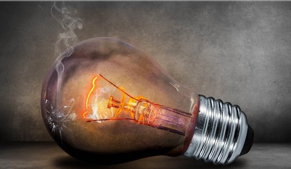 Suspenden servicio eléctrico a AHMSA