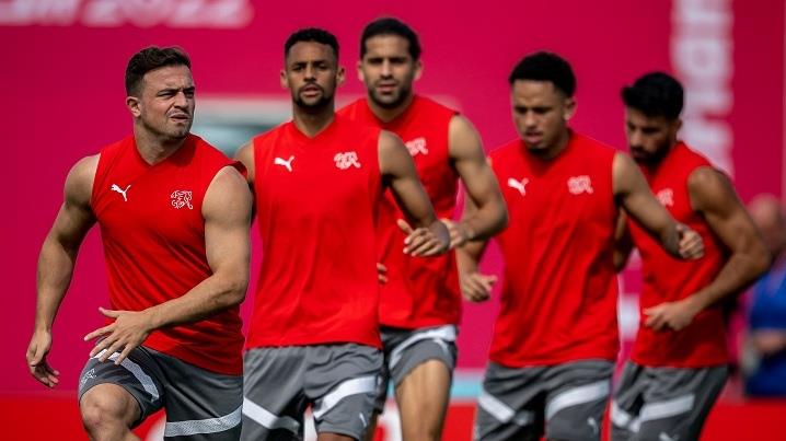 Suiza, Serbia y Camerún, por un boleto