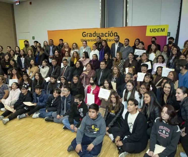 Gradúa UDEM a líderes comunitarios y agentes de cambio