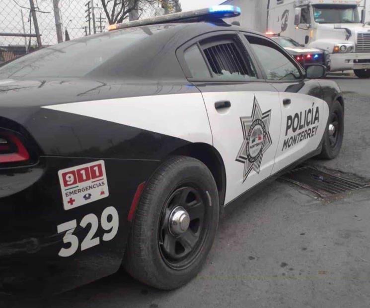 Agrede a policías con machete, le disparan