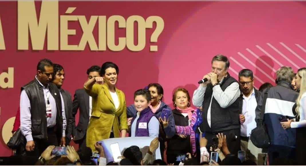 Ebrard toma protesta a representantes para encuesta