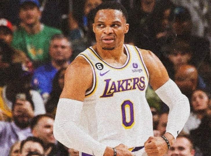Supera Lakers a Bucks