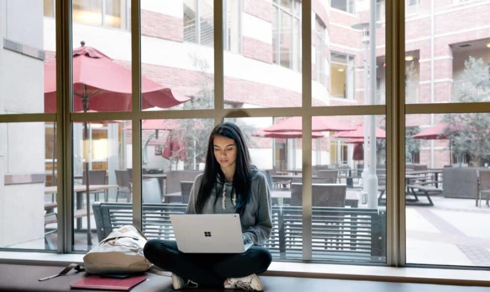 Microsoft, IAMCP y Adecco capacitarán a 2.000 jóvenes