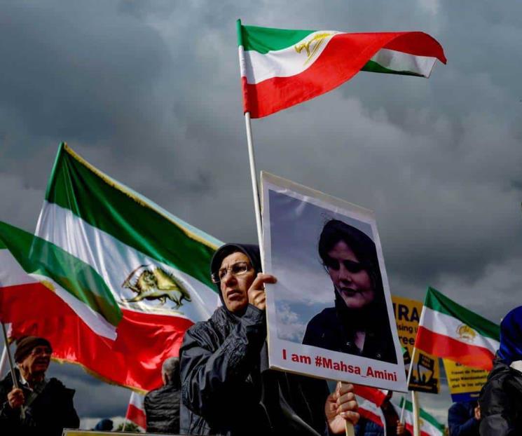 Analizan en Irán velo obligatorio