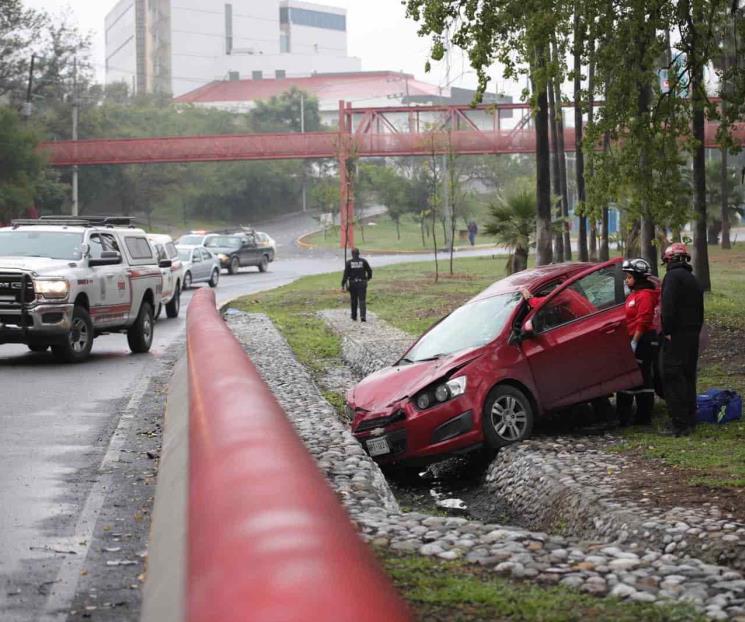 Pierde el control y se estrella