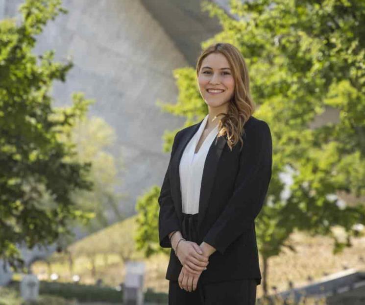 Reconocen a alumna por debate pro conciliación Rusia-Ucrania