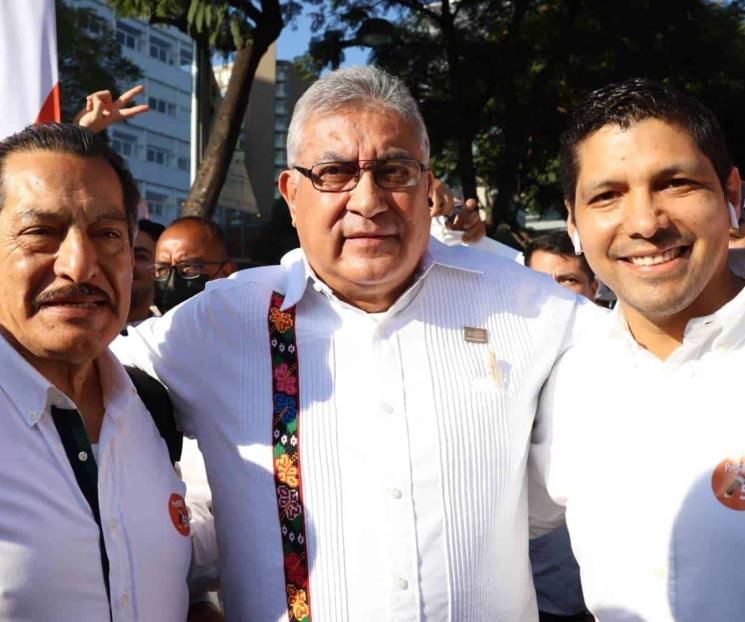 Celebran más de 100 mil maestros con AMLO