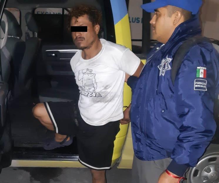 Llega ebrio a su casa, golpea a su pareja, lo detienen