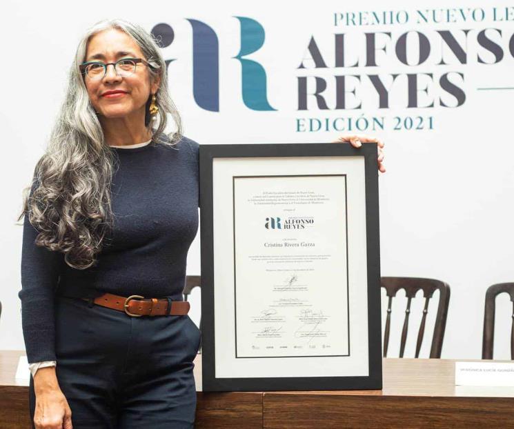Premia UANL a Rivera Garza con Alfonso Reyes