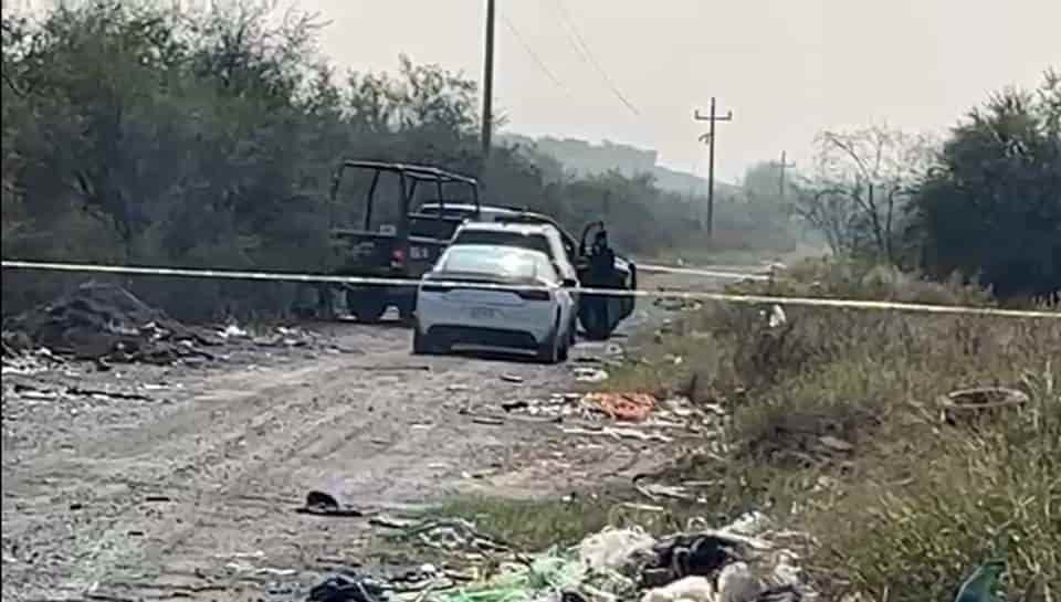 El cuerpo de un hombre sin vida con huellas de tortura y  atado de las manos, fue localizado en una brecha en El Carmen