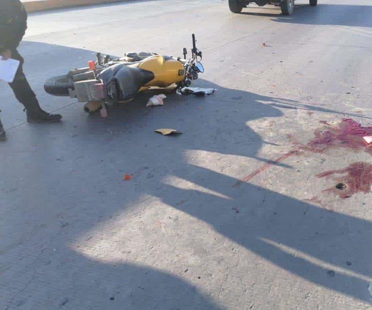 Queda grave motociclista en choque