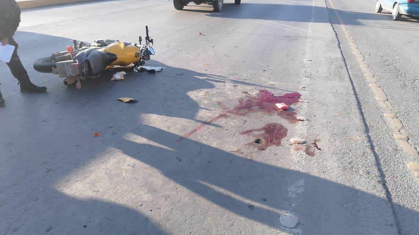 Un hombre se encuentra en estado grave, después de estrellarse a toda velocidad en su moto contra un vehículo Redzer
