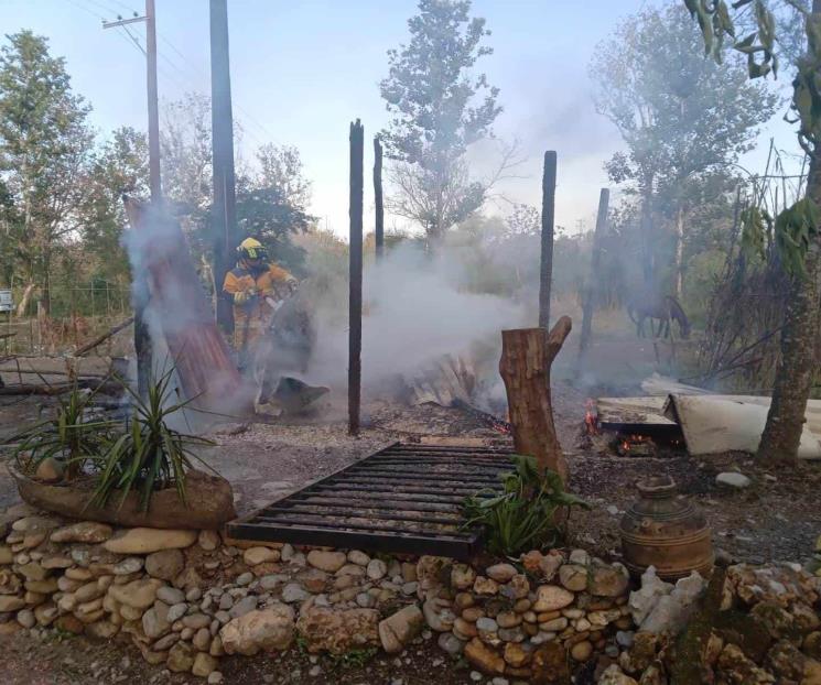 Arde vivienda en Montemorelos Arde vivienda en Montemorelos