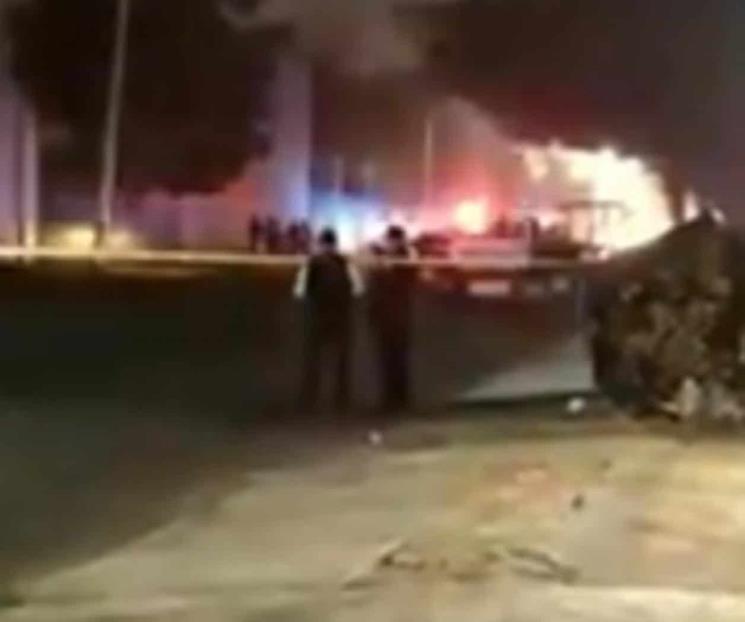 Abre la puerta de su casa, lo balean