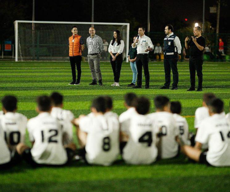 Entrega Colosio multideportivo en Hacienda Mitras