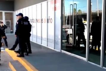 Ladr&oacute;n hace fila 25 minutos y asalta banco