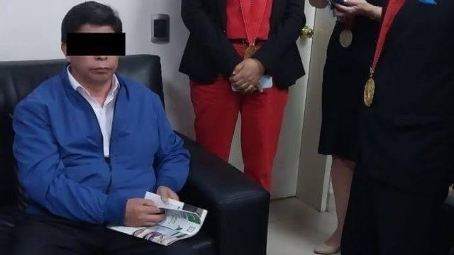 Detienen a Pedro Castillo tras destituirlo como presidente Detienen a Pedro Castillo tras destituirlo como presidente