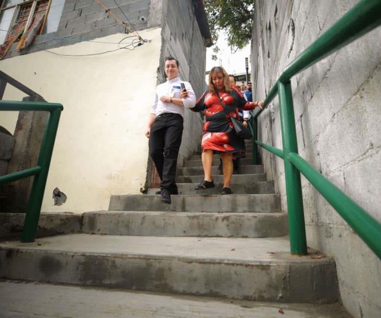 Entrega Colosio la sexta vitapista y tres escalinatas