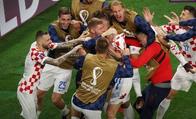 Derrocan a un favorito