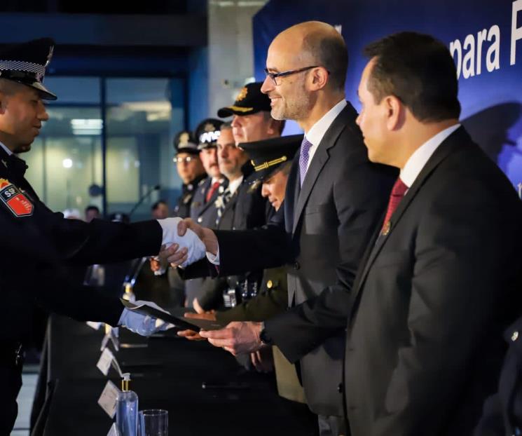 Se gradúan 48 policías en SP Se gradúan 48 policías en SP