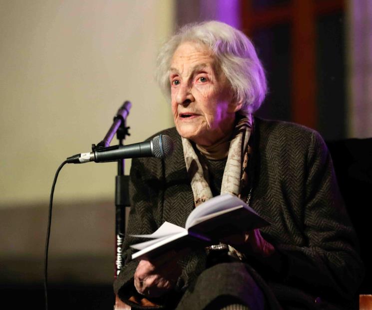La poeta Ida Vitale lee en el Museo de la Ciudad