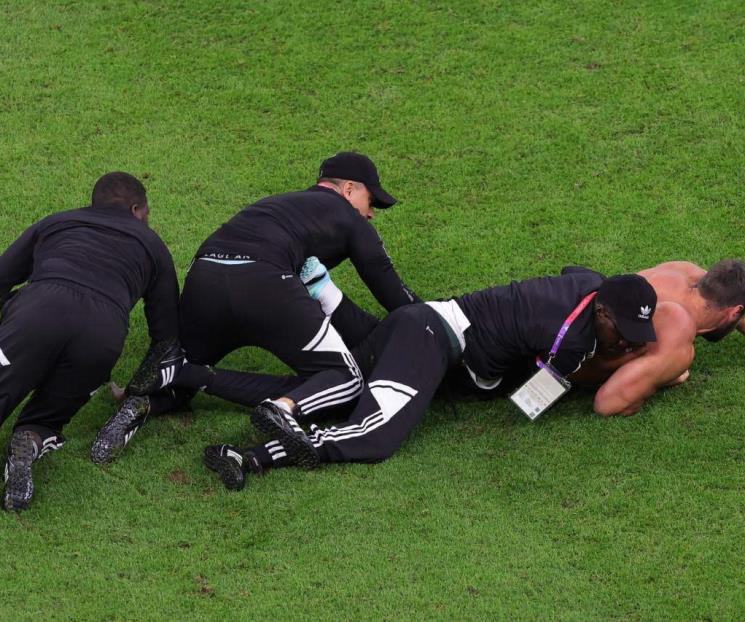 Se mete espontáneo en el Argentina vs Holanda
